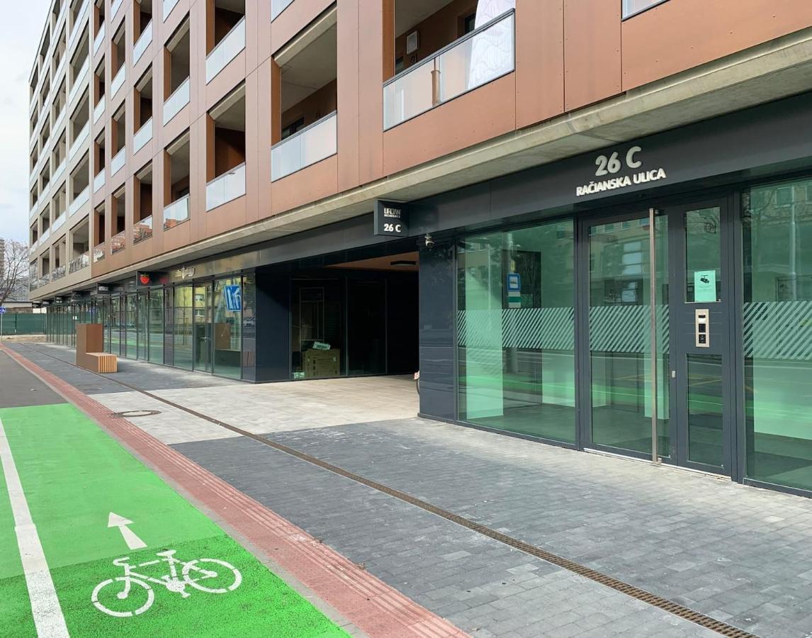 Urban C707, Free Garage Parking Братислава